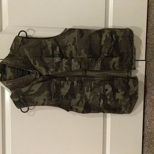 Love Tree women's cammo army style vest, size L